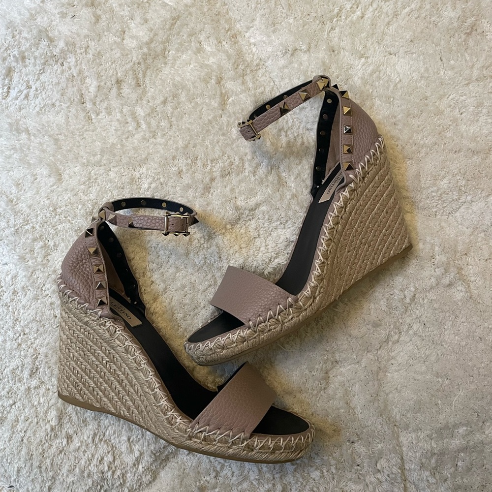 Valentino Rockstud Espadrille Wedge Sandal in Poudre - Picture 4 of 7